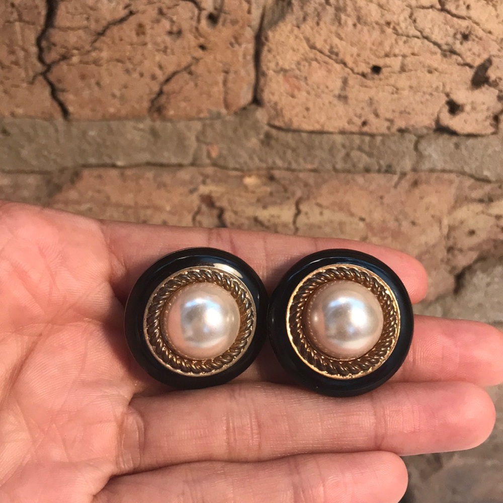VINTAGE Black and gold pearl earrings